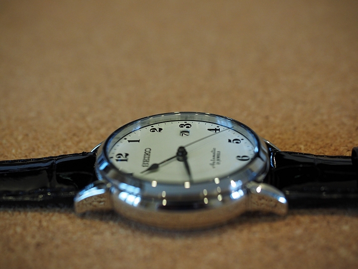 古典珐琅面的SEIKO SARX027