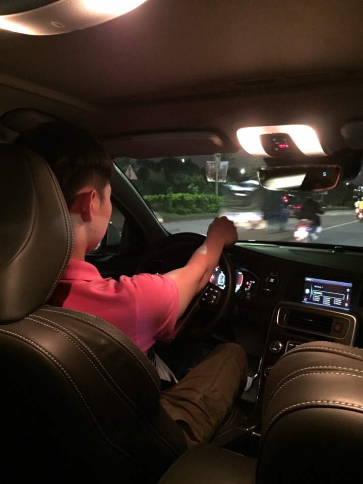 Volvo V60 D4 旗艦版 試駕體驗分享