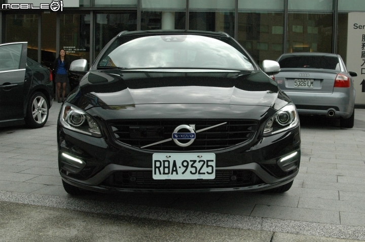 VOLVO V60 T6 R-Design 306 HP強悍馬力勁道十足