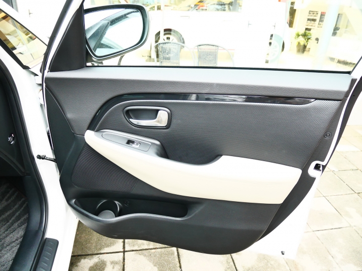 80萬>160萬? 試了KIA Carens CRDi 就知道為什麼了 — 「KIA Carens CRDi 我的家庭MPV」試乘體驗