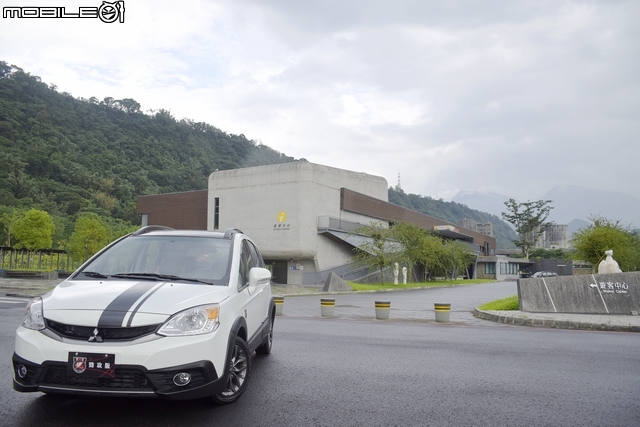 來去尬籃球吧!開著Colt Plus X-Sports勁攻版去阿里山最高的學府香林國小來個三對三鬥牛挑戰賽!