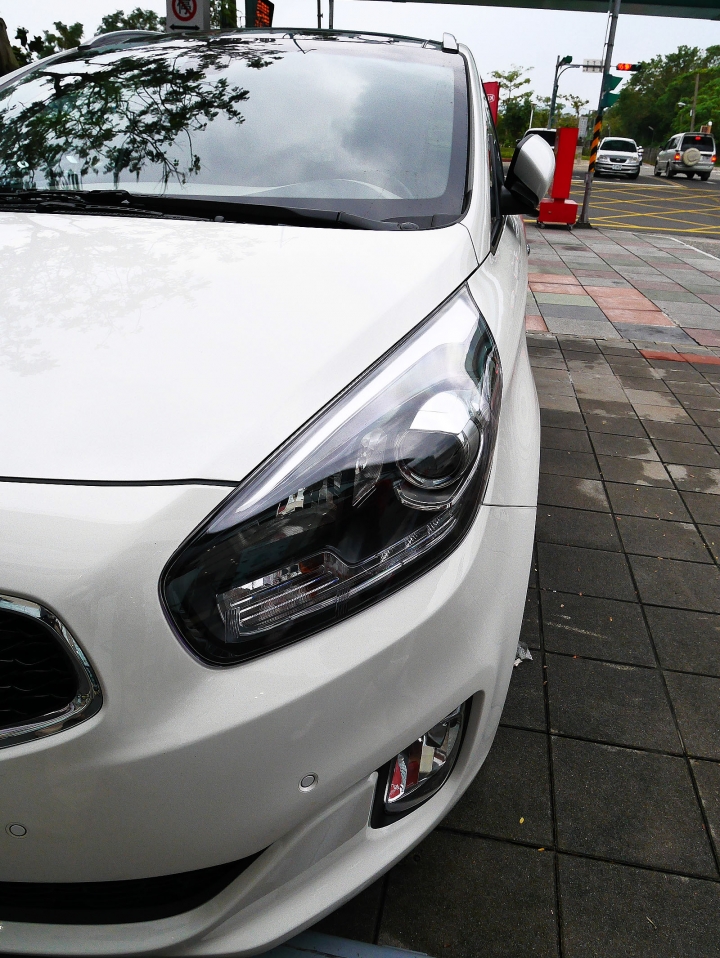80萬>160萬? 試了KIA Carens CRDi 就知道為什麼了 — 「KIA Carens CRDi 我的家庭MPV」試乘體驗