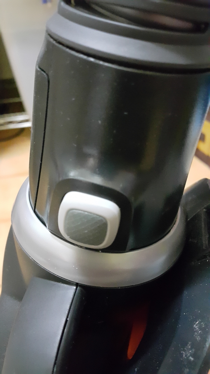 Electrolux瑞典伊萊克斯頂級及塵盒電動除螨吸塵器 ZUF4207ACT【歐洲原裝】開箱文及使用心得