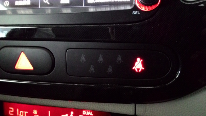 實用至上-KIA Carens CRDi 我的家庭MPV