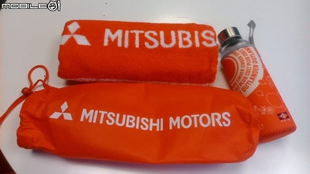 來去尬籃球吧!開著Colt Plus X-Sports勁攻版去阿里山最高的學府香林國小來個三對三鬥牛挑戰賽!