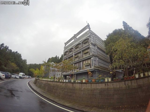 來去尬籃球吧!開著Colt Plus X-Sports勁攻版去阿里山最高的學府香林國小來個三對三鬥牛挑戰賽!