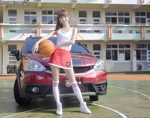 來去尬籃球吧!開著Colt Plus X-Sports勁攻版去阿里山最高的學府香林國小來個三對三鬥牛挑戰賽!