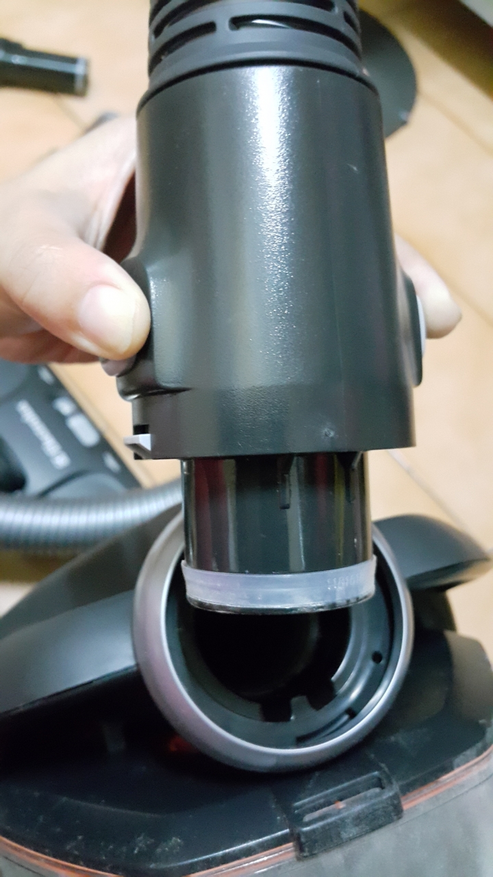 Electrolux瑞典伊萊克斯頂級及塵盒電動除螨吸塵器 ZUF4207ACT【歐洲原裝】開箱文及使用心得