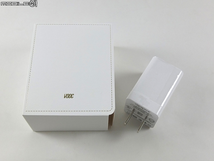 R7 Plus巴薩雷雕限量版開箱簡介-FC巴塞隆納聯名款