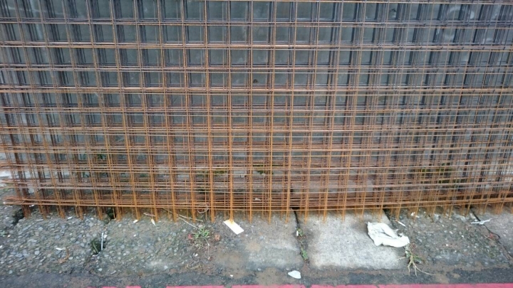 30年透天翻修,1樓打到底後見水,請問高手怎麼處理???http://attach2.mobile01.com/images/smile/13.gif