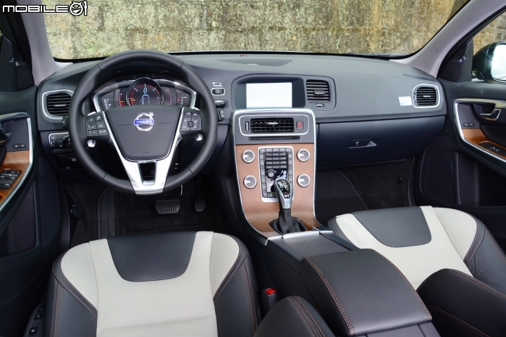 營造跨界風格 Volvo V60 Cross Country D4