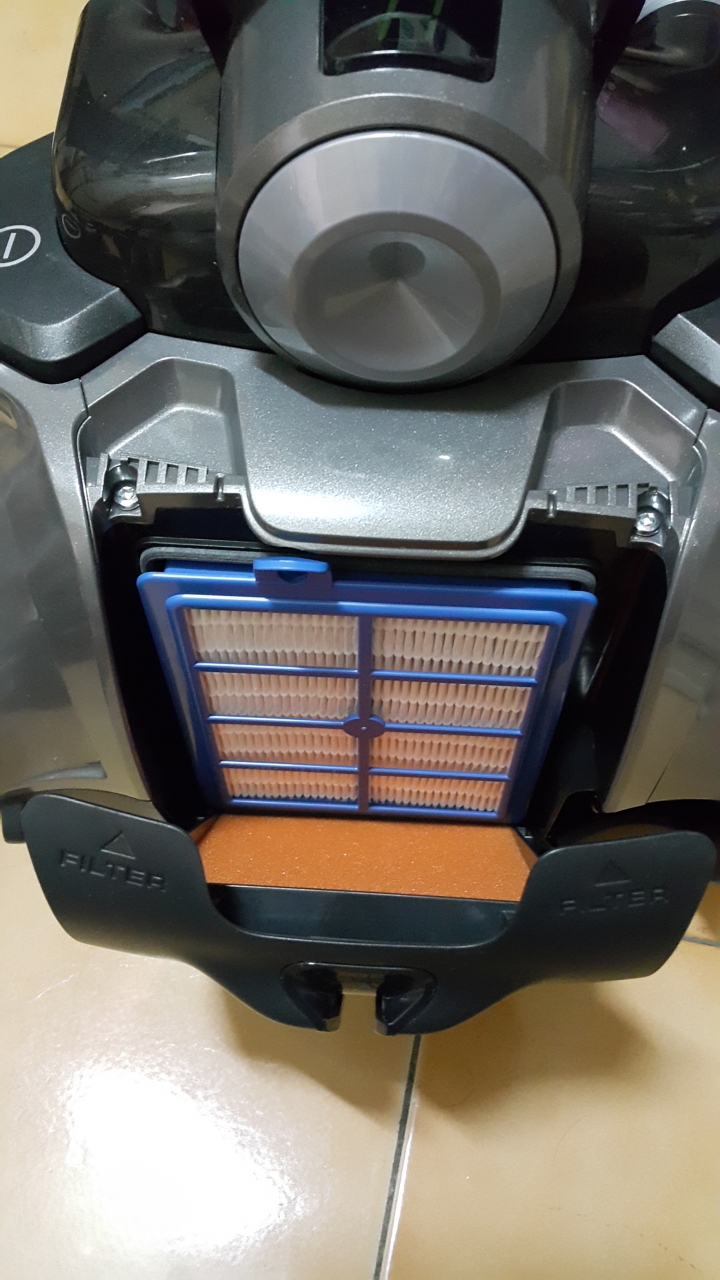 Electrolux瑞典伊萊克斯頂級及塵盒電動除螨吸塵器 ZUF4207ACT【歐洲原裝】開箱文及使用心得