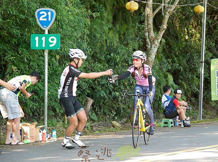 我的第一場俱樂部聯賽 -玉山塔塔加 72km,4個半小時完賽啦!!!!