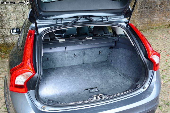 營造跨界風格 Volvo V60 Cross Country D4