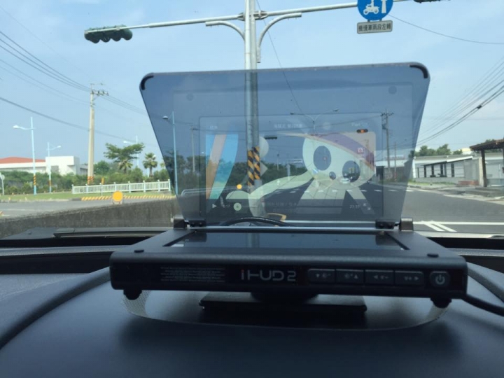 Wifi 多媒體抬頭顯示器 iHUD2 開箱文
