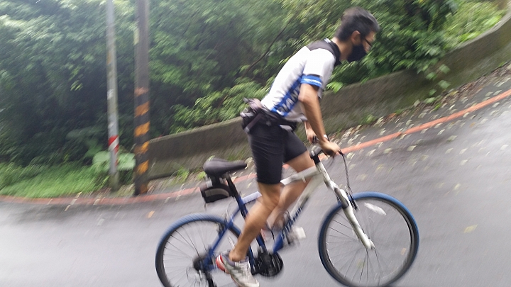 單車騎陡坡瘦的特別快我要挑戰這位大大的陡坡排行榜