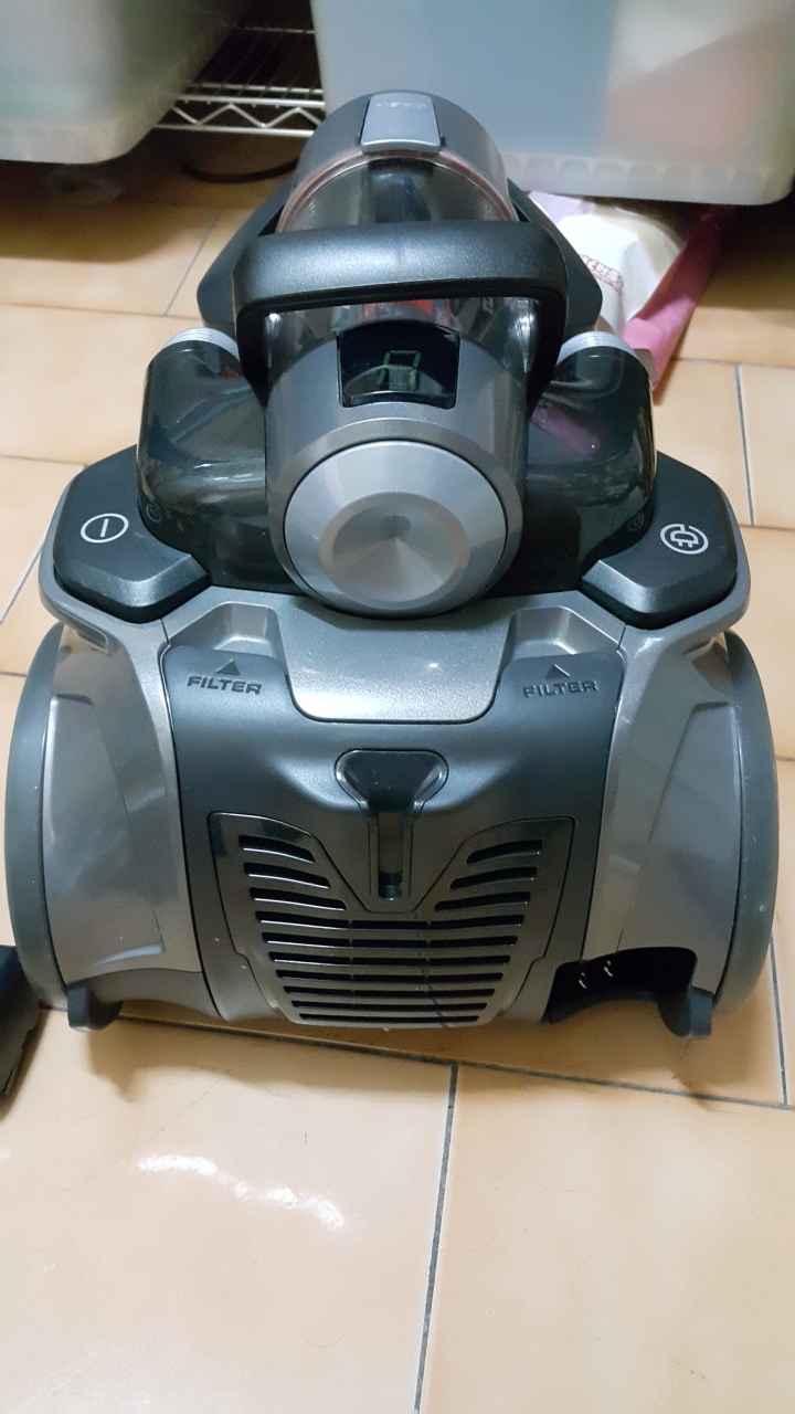 Electrolux瑞典伊萊克斯頂級及塵盒電動除螨吸塵器 ZUF4207ACT【歐洲原裝】開箱文及使用心得