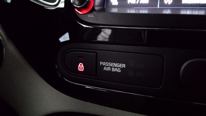 實用至上-KIA Carens CRDi 我的家庭MPV
