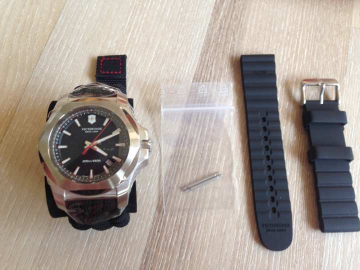 『開箱』Victorinox 維氏 INOX 軍事標準專業套組錶