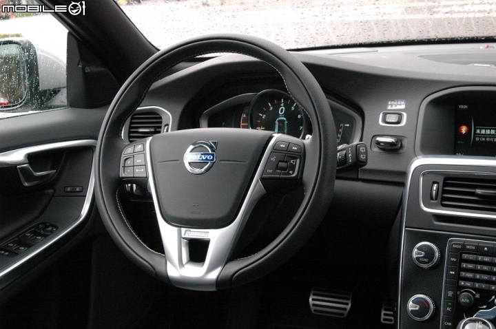 VOLVO V60 T6 R-Design 306 HP強悍馬力勁道十足