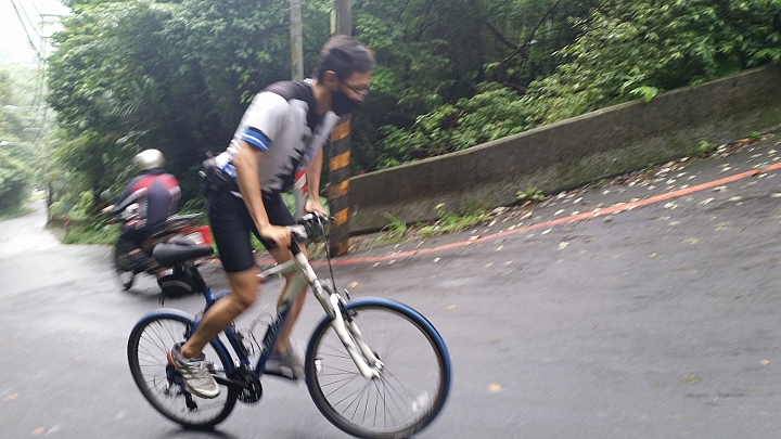 單車騎陡坡瘦的特別快我要挑戰這位大大的陡坡排行榜