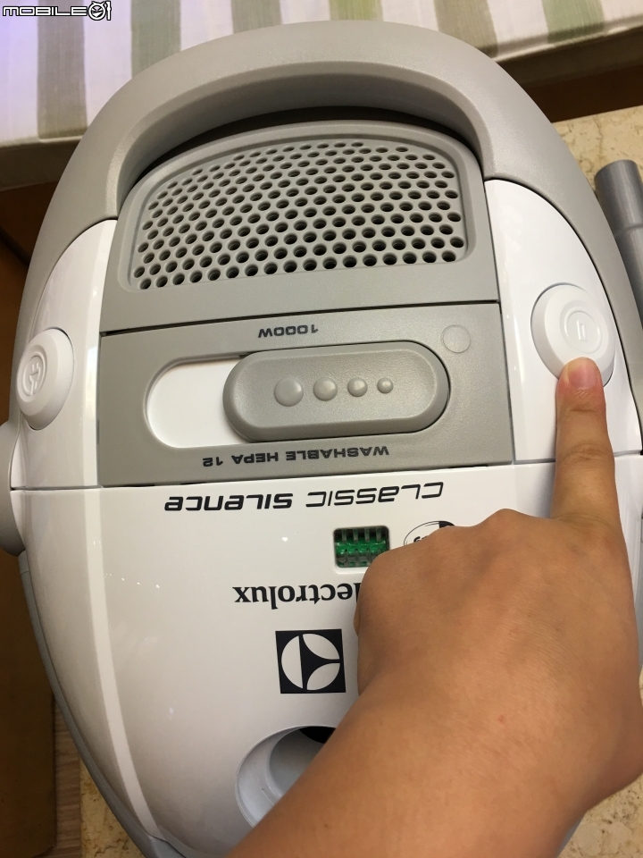 平價打掃的好幫手!伊萊克斯吸塵器-ZCS2000