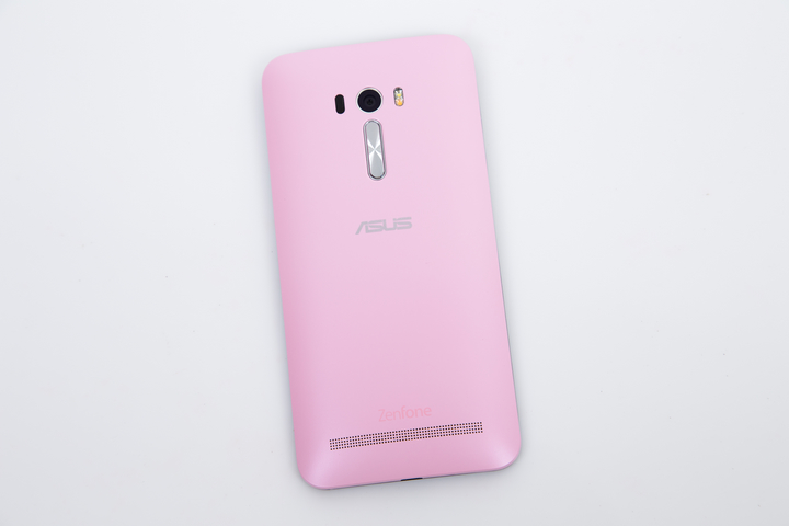 最超值的自拍神機,ASUS ZenFone Selfie 女孩不需再煩惱素顏自拍問題