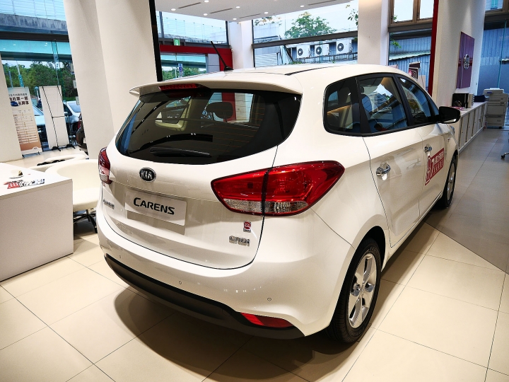80萬>160萬? 試了KIA Carens CRDi 就知道為什麼了 — 「KIA Carens CRDi 我的家庭MPV」試乘體驗