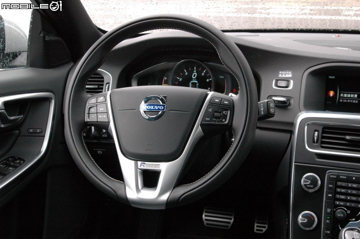 VOLVO V60 T6 R-Design 306 HP強悍馬力勁道十足