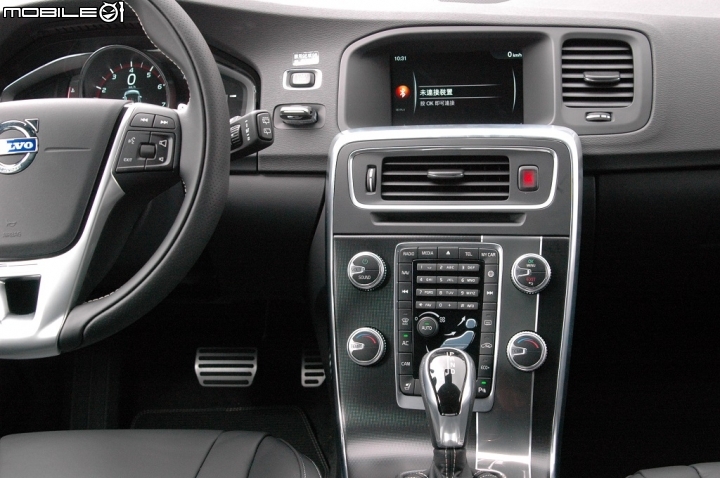 VOLVO V60 T6 R-Design 306 HP強悍馬力勁道十足