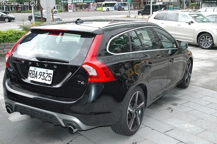 VOLVO V60 T6 R-Design 306 HP強悍馬力勁道十足