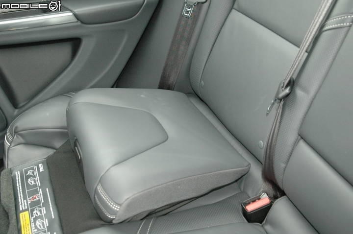 VOLVO V60 T6 R-Design 306 HP強悍馬力勁道十足