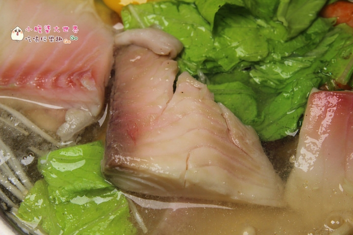【台中美食】現輾台灣米熊青,現輾現煮進駐知名平價小火鍋「五路鍋聖工學店」嚐鮮趣。