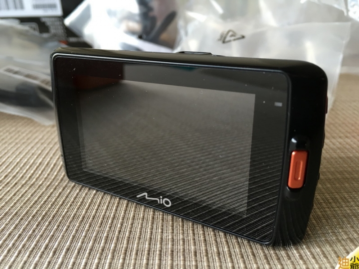 開箱:Mio 688D 雙鏡頭行車紀錄器開箱