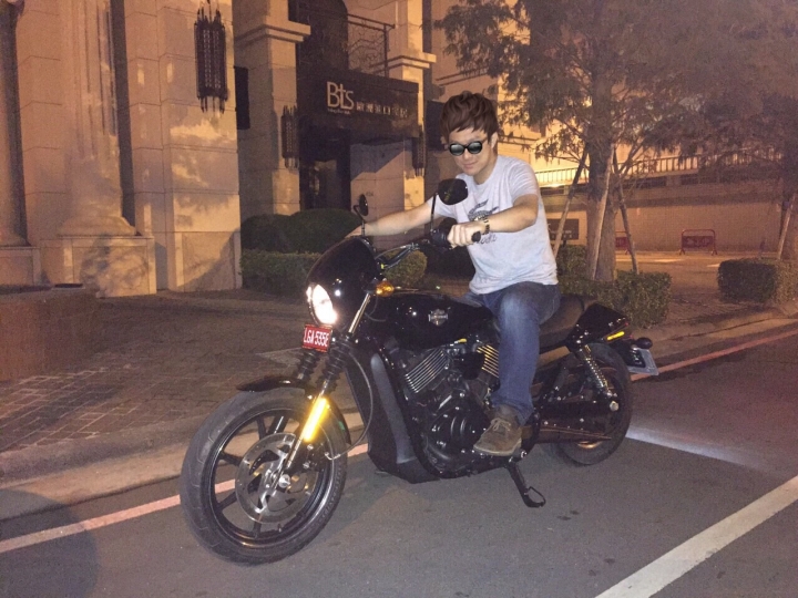 人生終於進階了 哈雷Street 750
