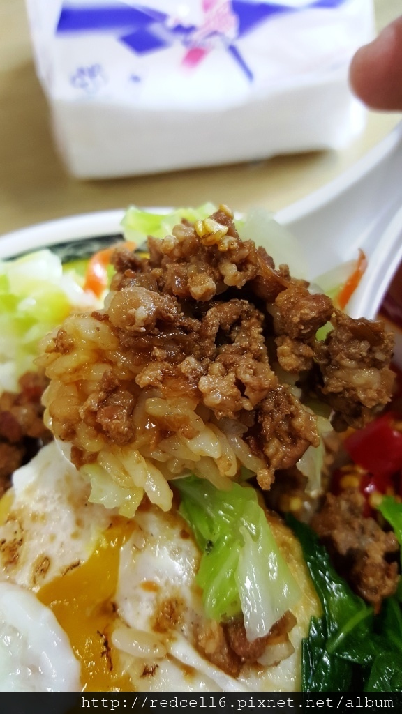 俗夠大碗的台東在地好味道~高工肉燥飯