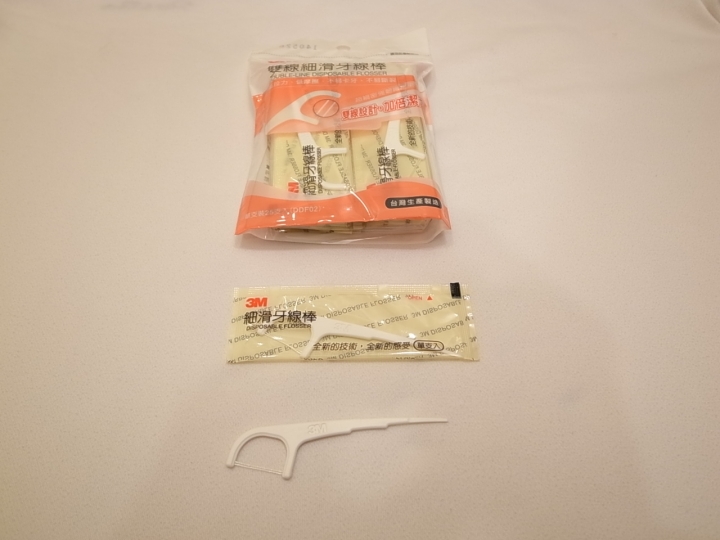 小小逸品,是每年我們一家要用掉3000根以上的重要家用品---牙線棒