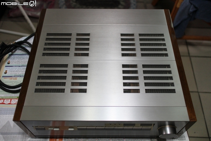 入手YAMAHA AX-2000 綜合擴大機(二樓新增先峰PD5000 CD機)