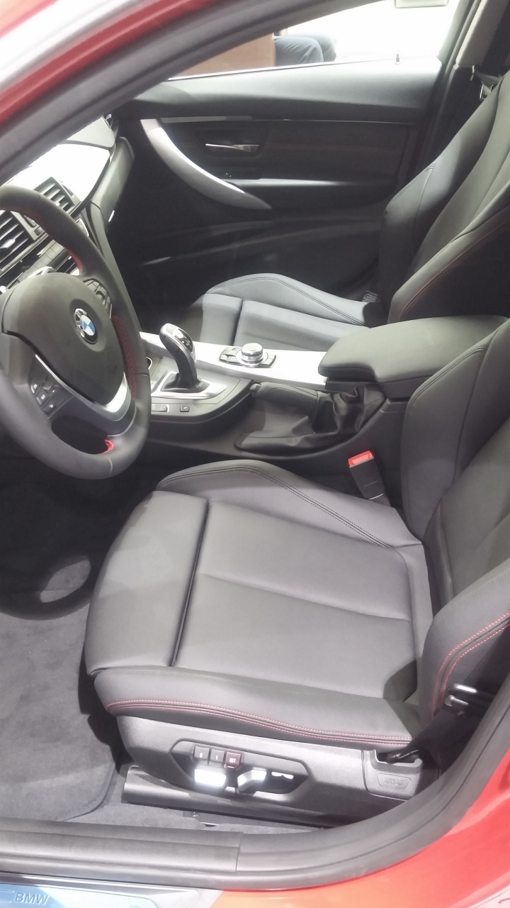 昨晚去看了小改款320i,請教配備與選配