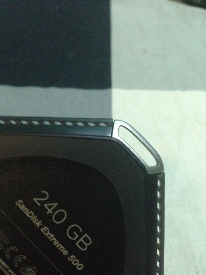 【簡陋開箱】SanDisk Extreme500 / 240GB 外接SSD