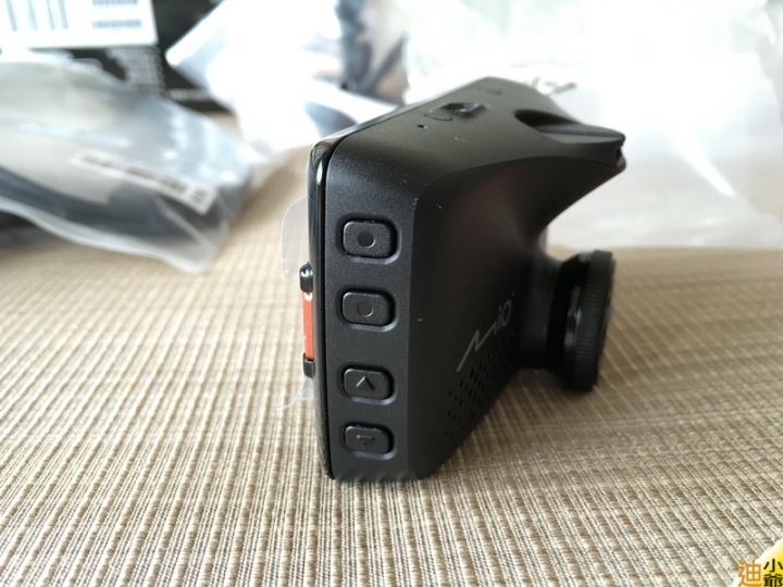 開箱:Mio 688D 雙鏡頭行車紀錄器開箱