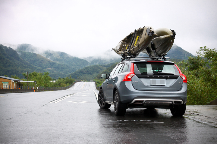 解放自我,我開V60 Cross Country,我在新北雙溪