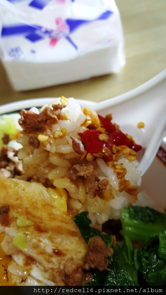 俗夠大碗的台東在地好味道~高工肉燥飯