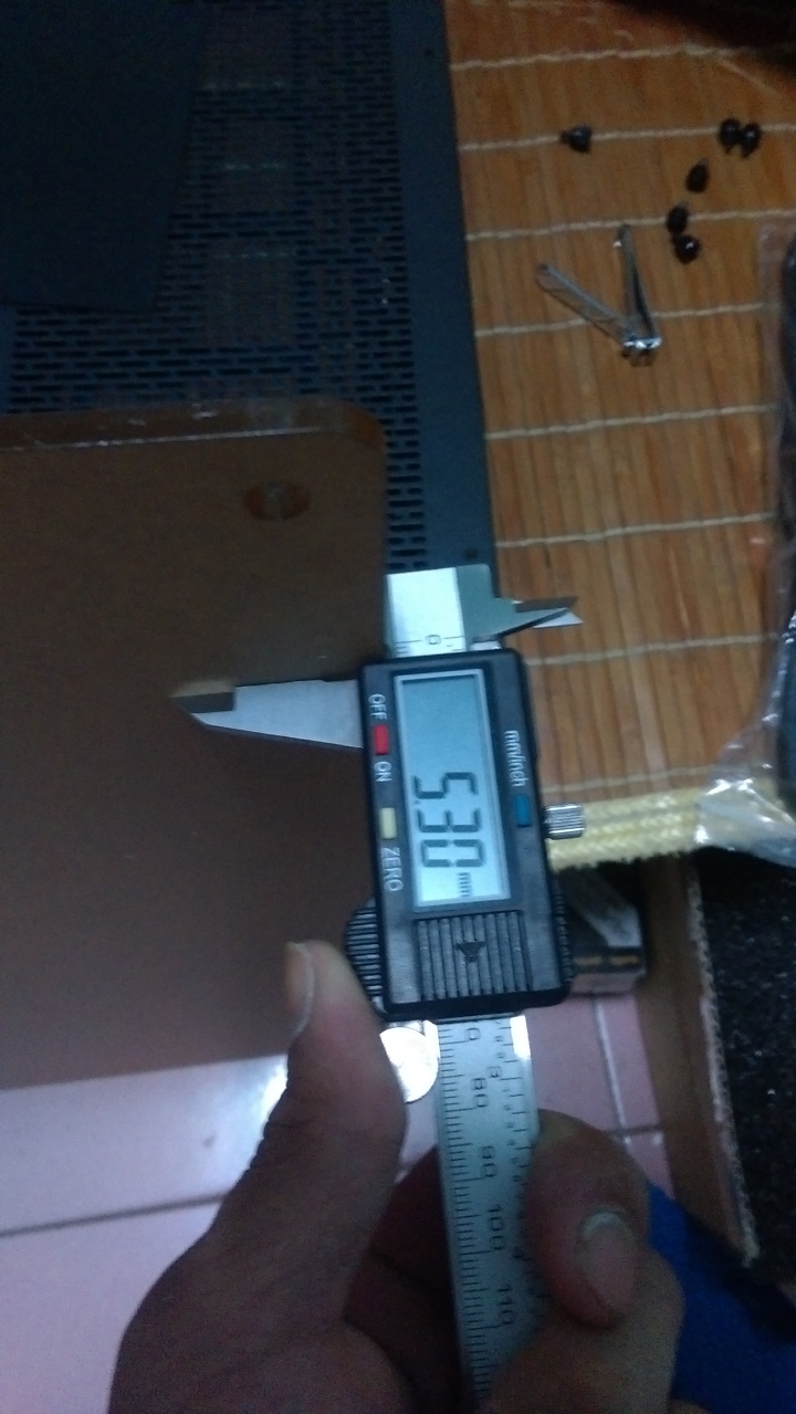 開箱 曜越 core p5 壁掛式