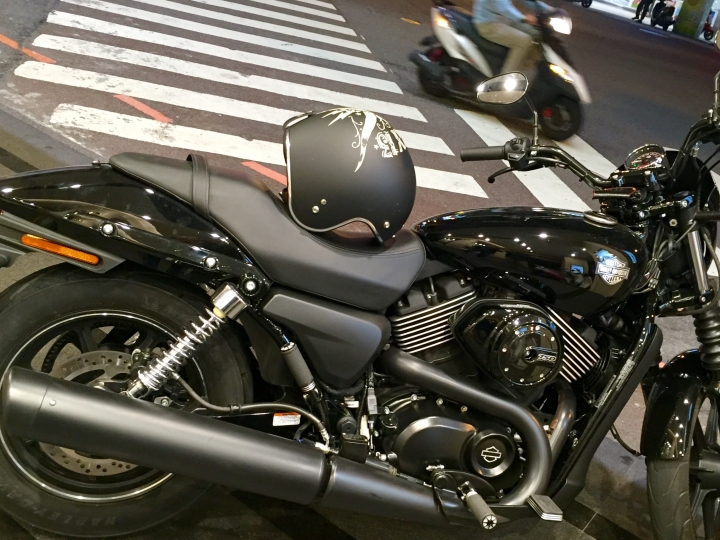 人生終於進階了 哈雷Street 750