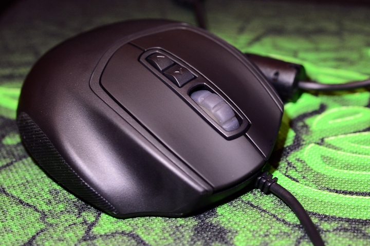 【不專業開箱】電競滑鼠《Cooler Master:CM Storm Xornet II》RGB人體工學右手爪握式設計