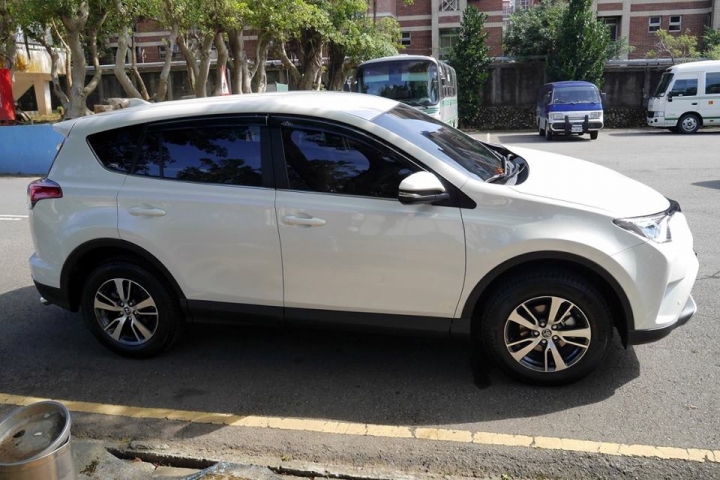 <<Star Wars>>我的第三台車~2016 New Rav4微開箱心得