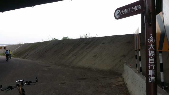 「蛇來蛇去車隊」遊記:273回1041121磁瑤堤防上的稻海