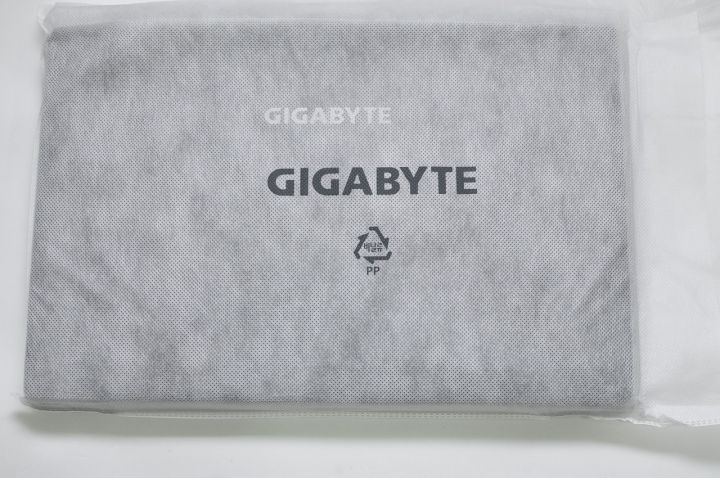 GIGABYTE Q2556N V3工作娛樂機開箱分享