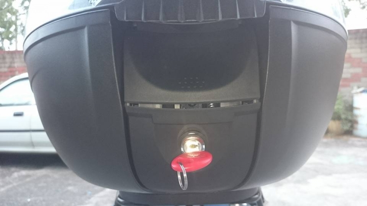 KYMCO V2-125+ 加裝33公升行李箱
